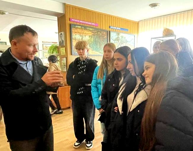 У геологічному музеї з доц. Гавришком Богданом